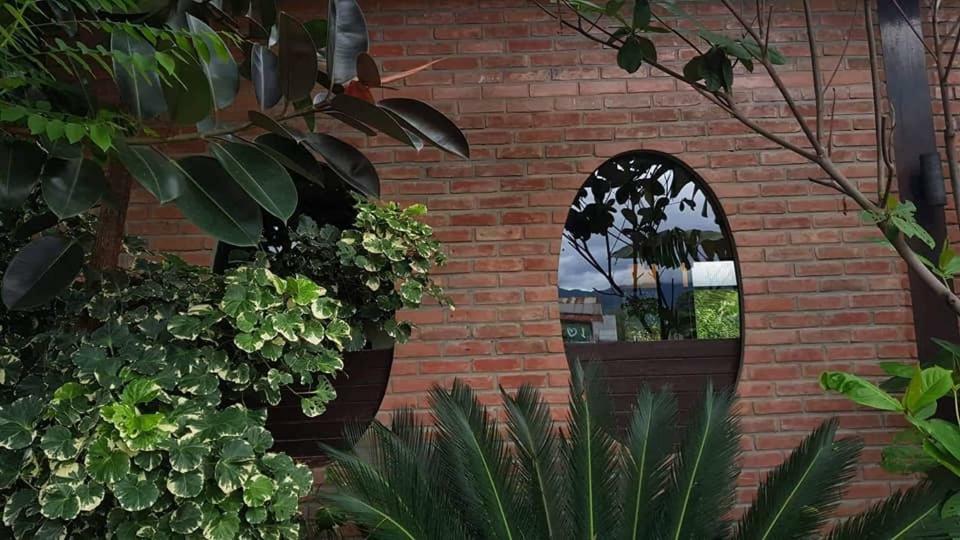 ניאונגשווה Thanakha Inle Hotel מראה חיצוני תמונה